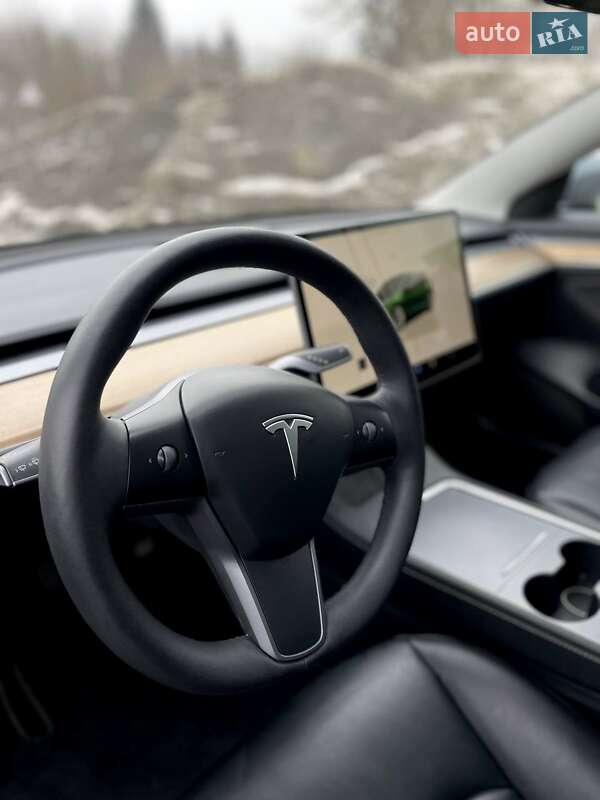 Седан Tesla Model 3 2023 в Львові