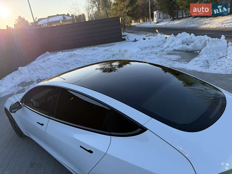 Седан Tesla Model 3 2019 в Ровно