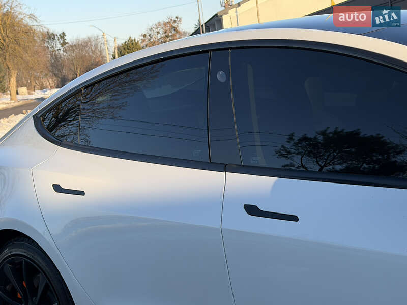 Седан Tesla Model 3 2019 в Ровно