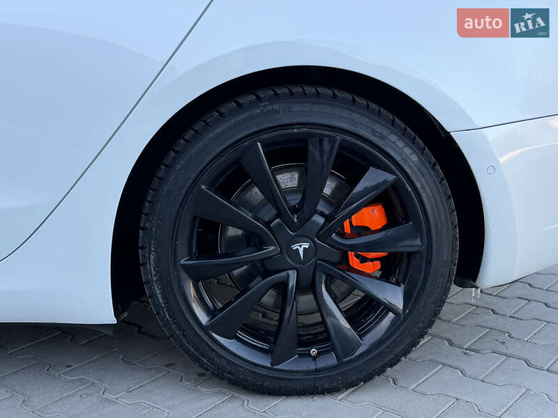 Седан Tesla Model 3 2019 в Ровно