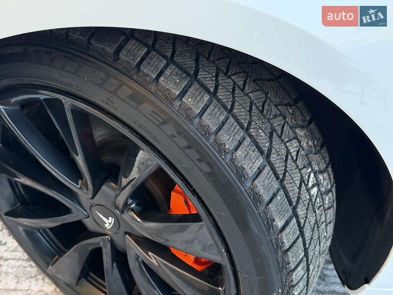 Седан Tesla Model 3 2019 в Ровно