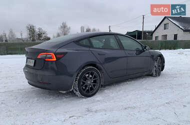 Седан Tesla Model 3 2023 в Вараші