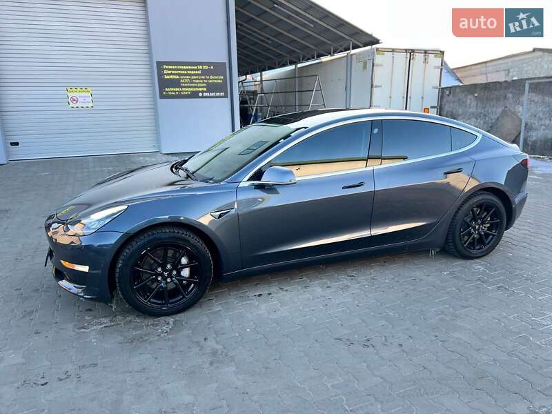 Седан Tesla Model 3 2019 в Луцьку