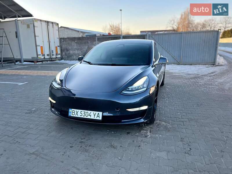Седан Tesla Model 3 2019 в Луцьку