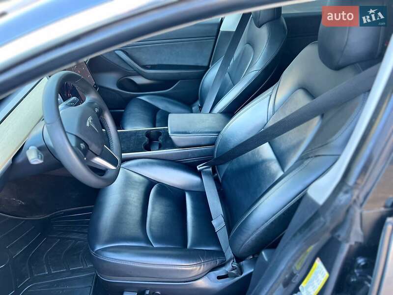 Седан Tesla Model 3 2019 в Луцьку