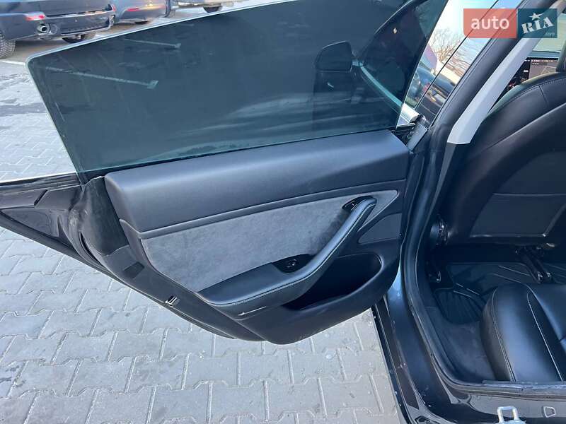 Седан Tesla Model 3 2019 в Луцьку