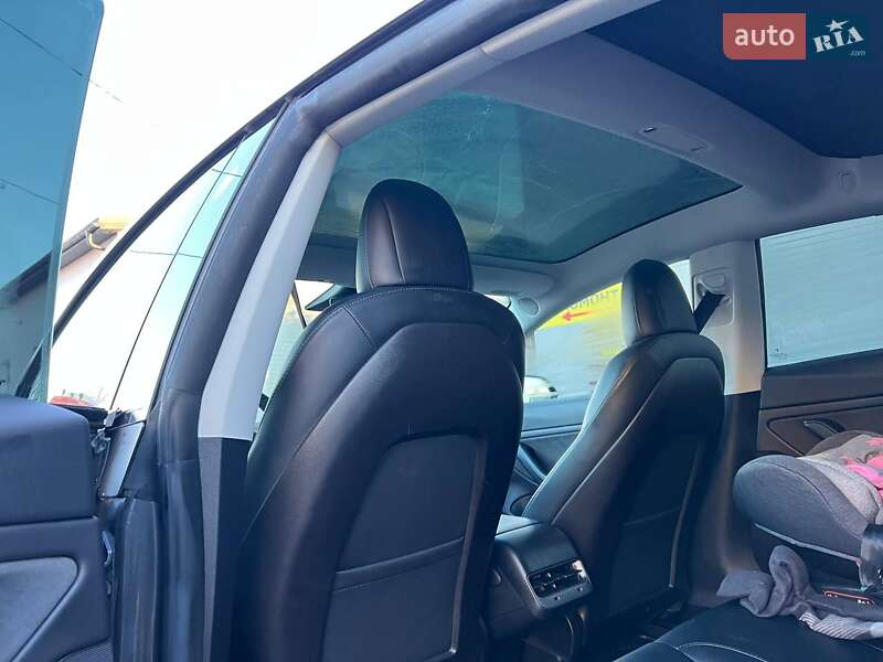 Седан Tesla Model 3 2019 в Луцьку