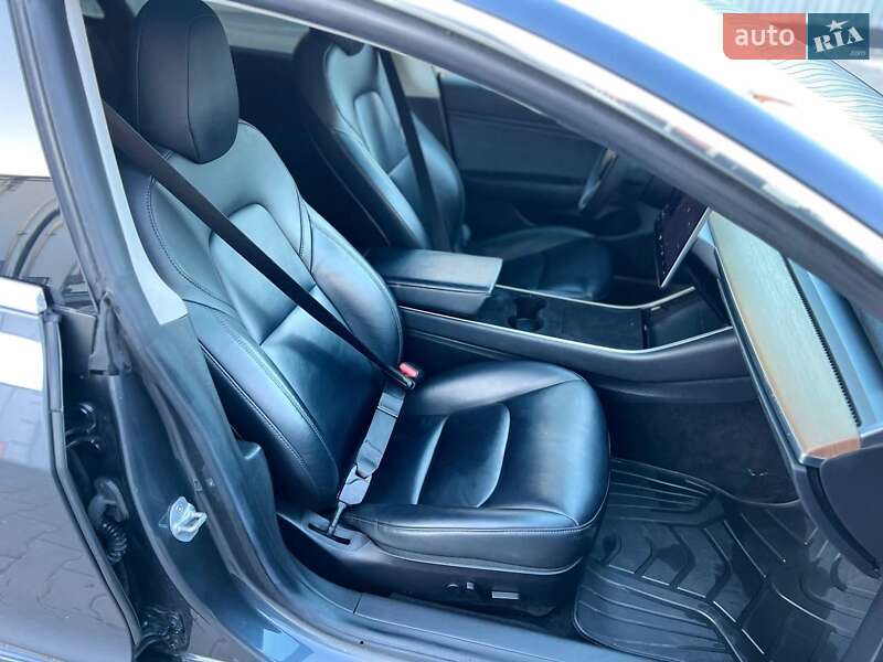 Седан Tesla Model 3 2019 в Луцьку