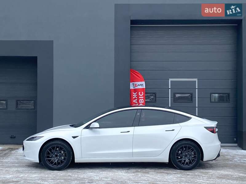 Седан Tesla Model 3 2025 в Києві