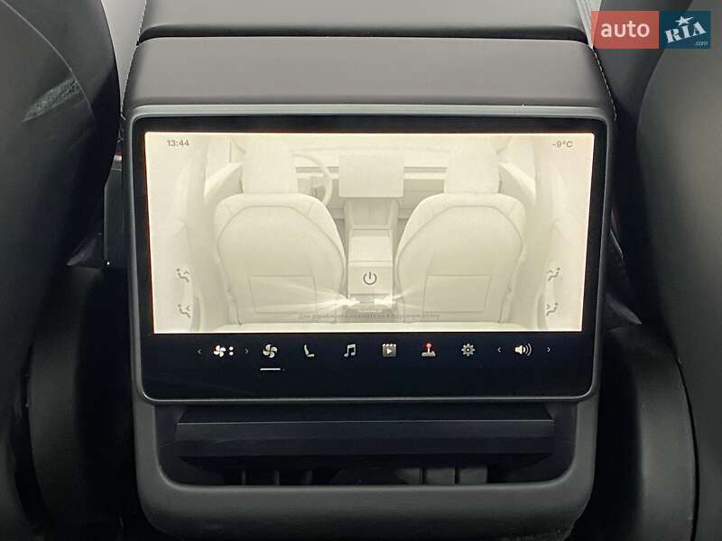 Седан Tesla Model 3 2025 в Києві