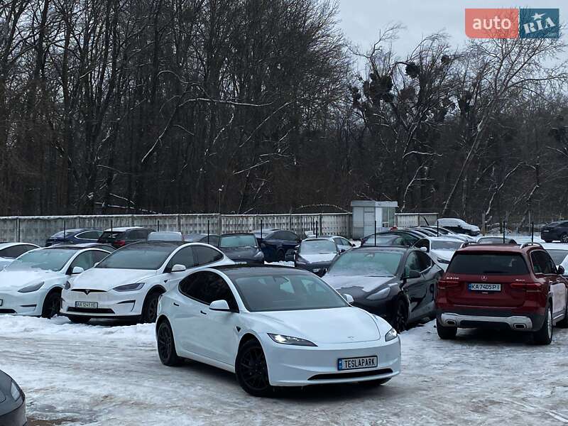 Седан Tesla Model 3 2025 в Києві