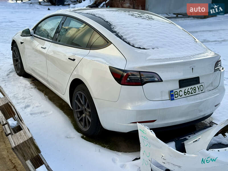 Седан Tesla Model 3 2023 в Львові
