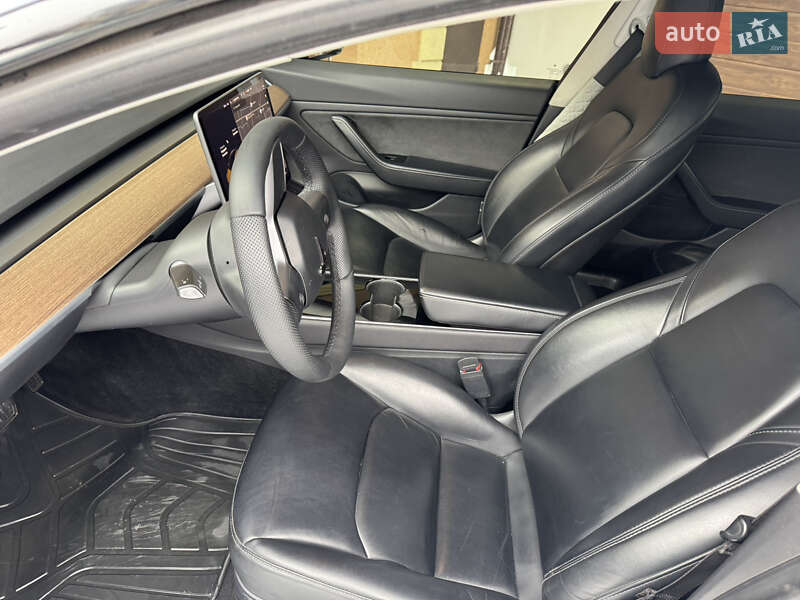 Седан Tesla Model 3 2019 в Староконстантинове