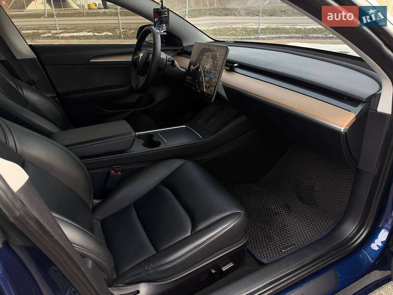 Седан Tesla Model 3 2021 в Дніпрі