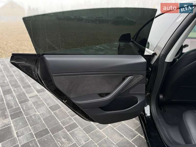 Седан Tesla Model 3 2018 в Коломиї