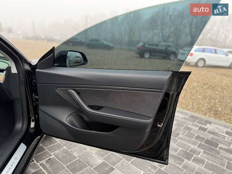 Седан Tesla Model 3 2018 в Коломиї