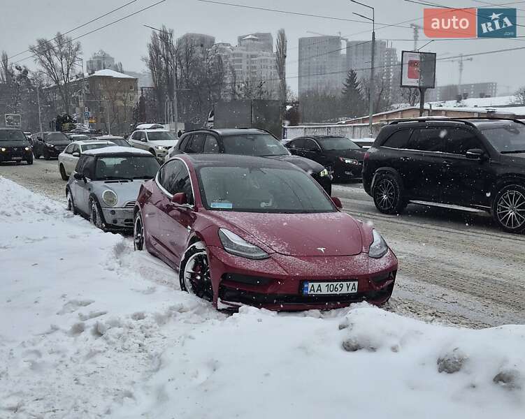 Седан Tesla Model 3 2018 в Києві