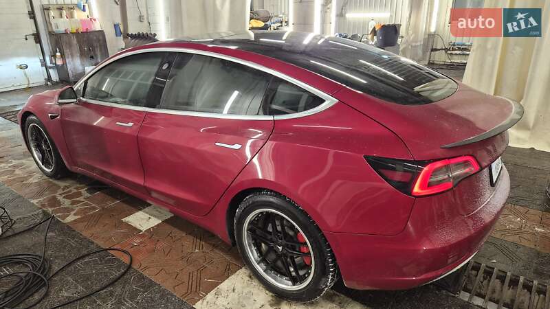 Седан Tesla Model 3 2018 в Києві