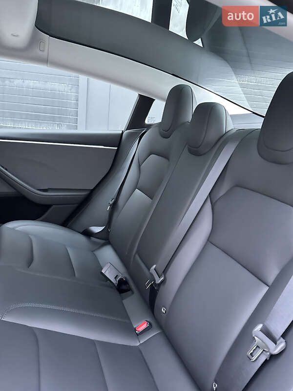 Седан Tesla Model 3 2024 в Львові