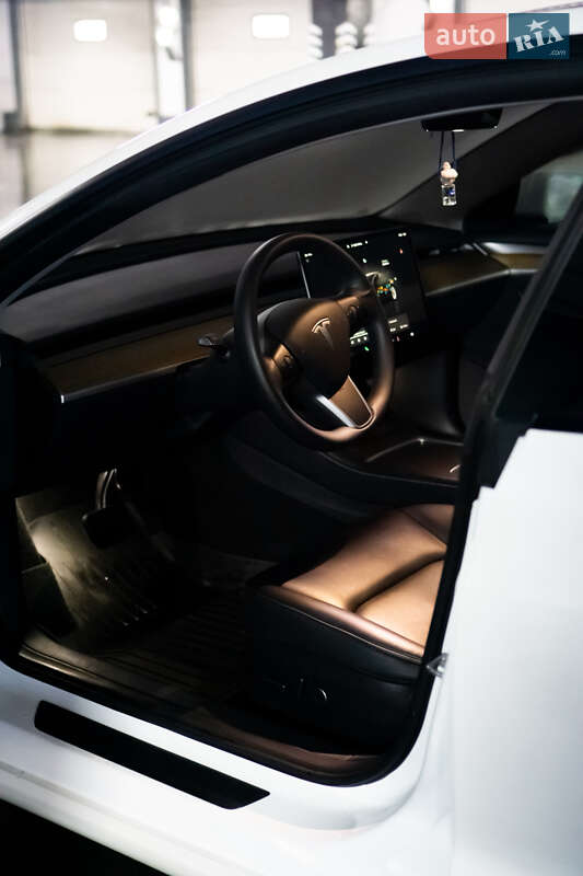 Седан Tesla Model 3 2022 в Львові