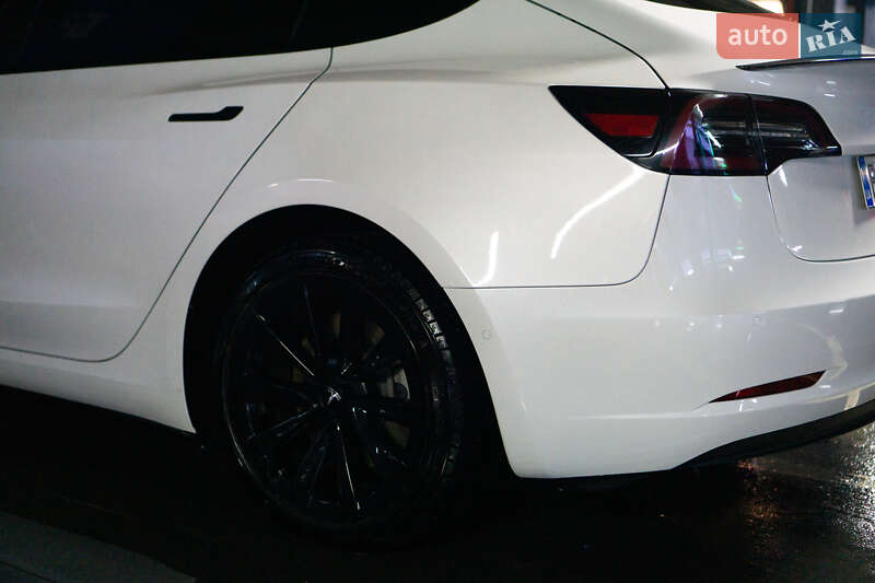 Седан Tesla Model 3 2022 в Львове