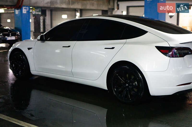 Седан Tesla Model 3 2022 в Львові
