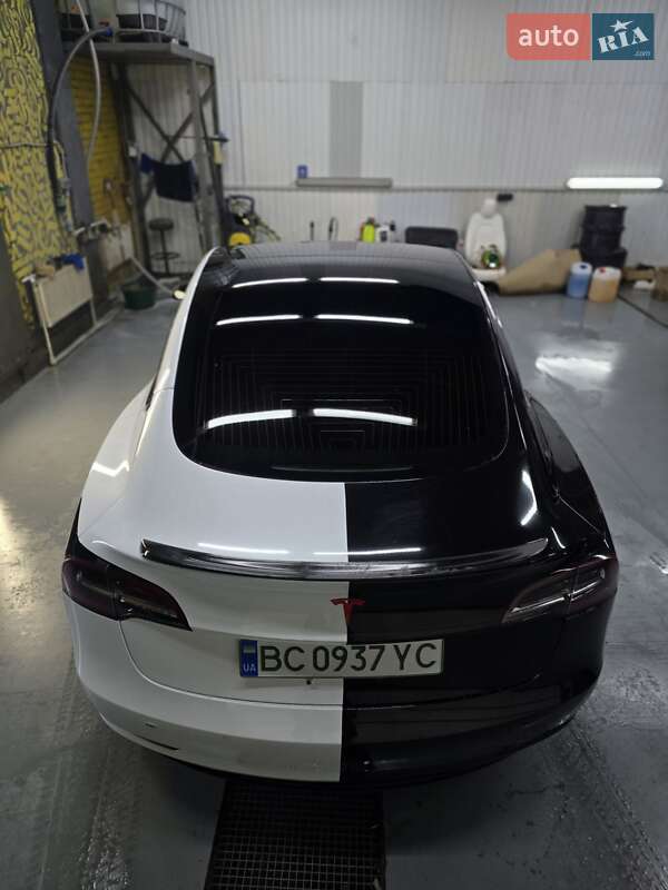 Седан Tesla Model 3 2018 в Львове