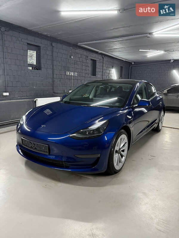 Седан Tesla Model 3 2023 в Киеве