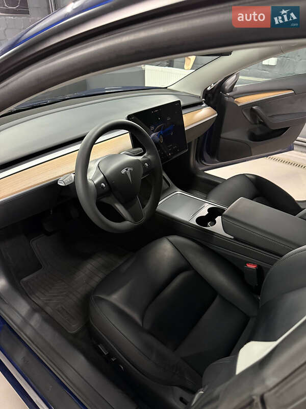 Седан Tesla Model 3 2023 в Киеве