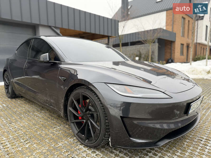 Седан Tesla Model 3 2024 в Львове