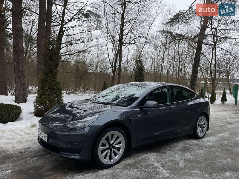 Седан Tesla Model 3 2023 в Львові