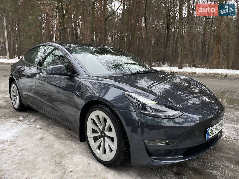 Седан Tesla Model 3 2023 в Львові