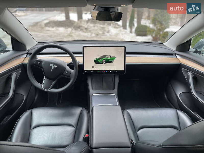 Седан Tesla Model 3 2023 в Львові