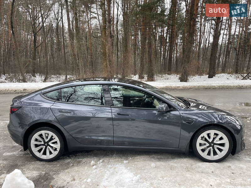 Седан Tesla Model 3 2023 в Львові