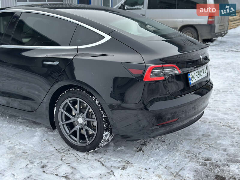 Седан Tesla Model 3 2020 в Рівному