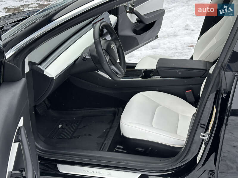 Седан Tesla Model 3 2020 в Рівному