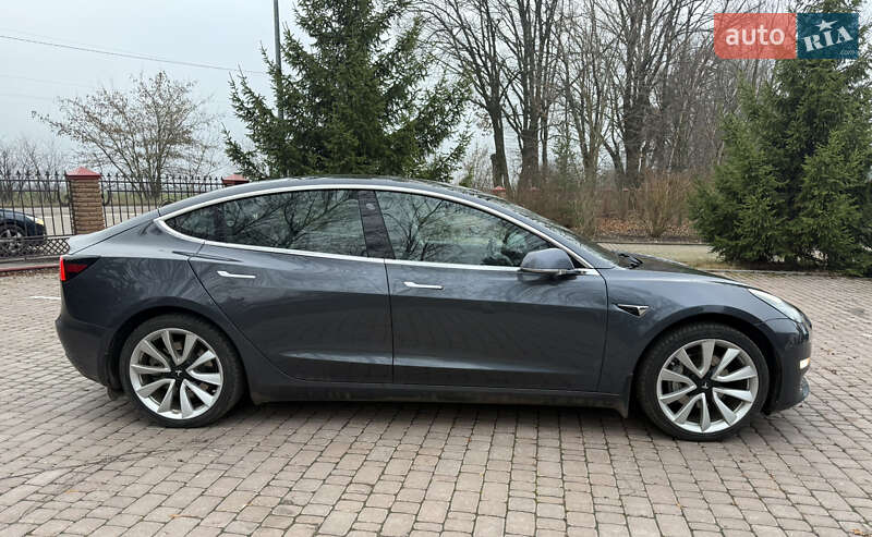 Седан Tesla Model 3 2019 в Киеве