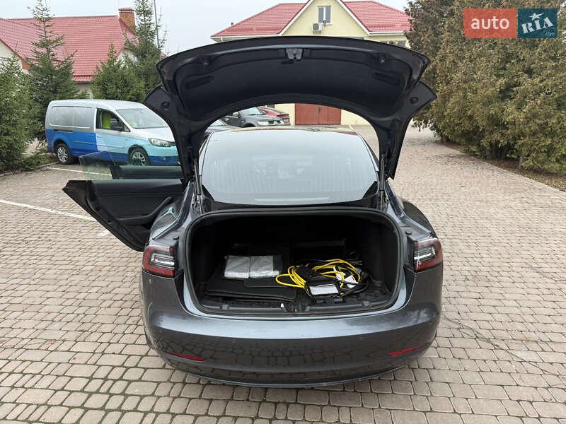 Седан Tesla Model 3 2019 в Киеве
