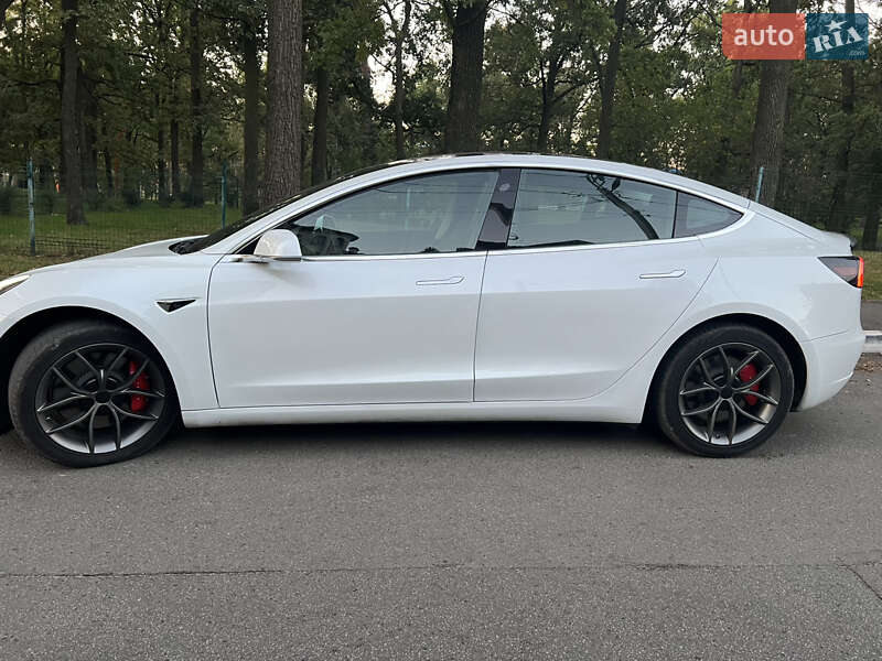 Седан Tesla Model 3 2019 в Киеве