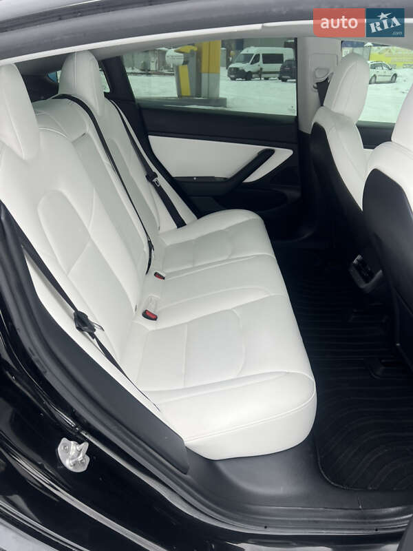 Седан Tesla Model 3 2019 в Рівному