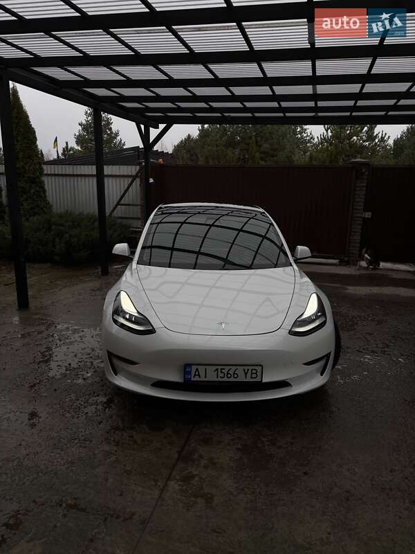 Седан Tesla Model 3 2021 в Киеве