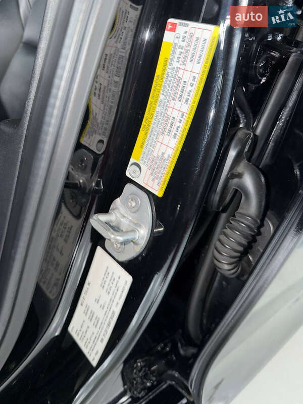 Седан Tesla Model 3 2019 в Дніпрі