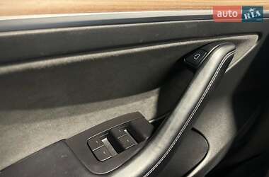 Седан Tesla Model 3 2021 в Львове