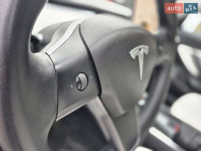 Седан Tesla Model 3 2019 в Києві