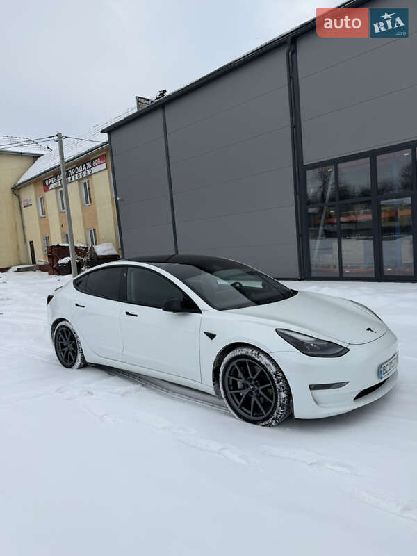 Седан Tesla Model 3 2021 в Калуше
