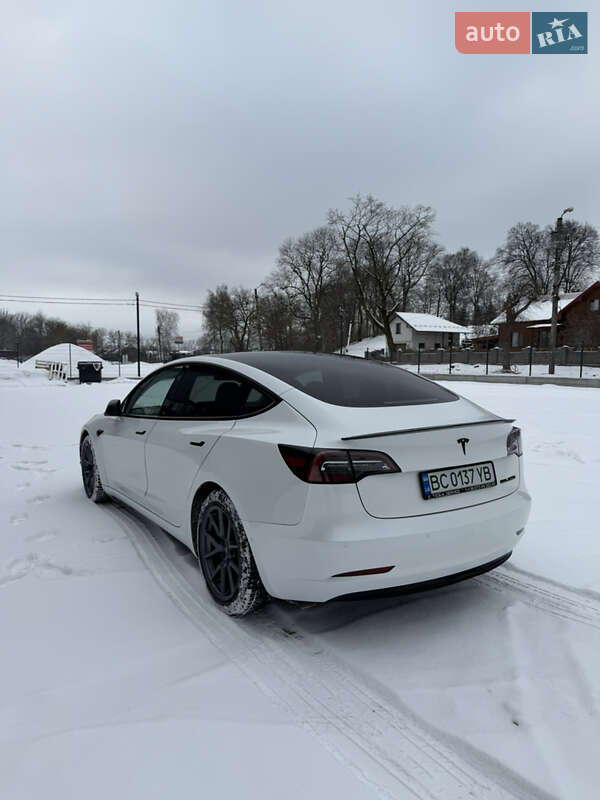Седан Tesla Model 3 2021 в Калуше