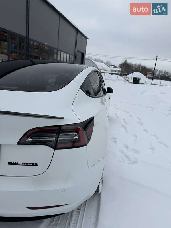 Седан Tesla Model 3 2021 в Калуше