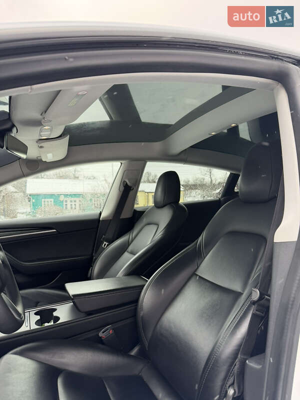 Седан Tesla Model 3 2021 в Калуше