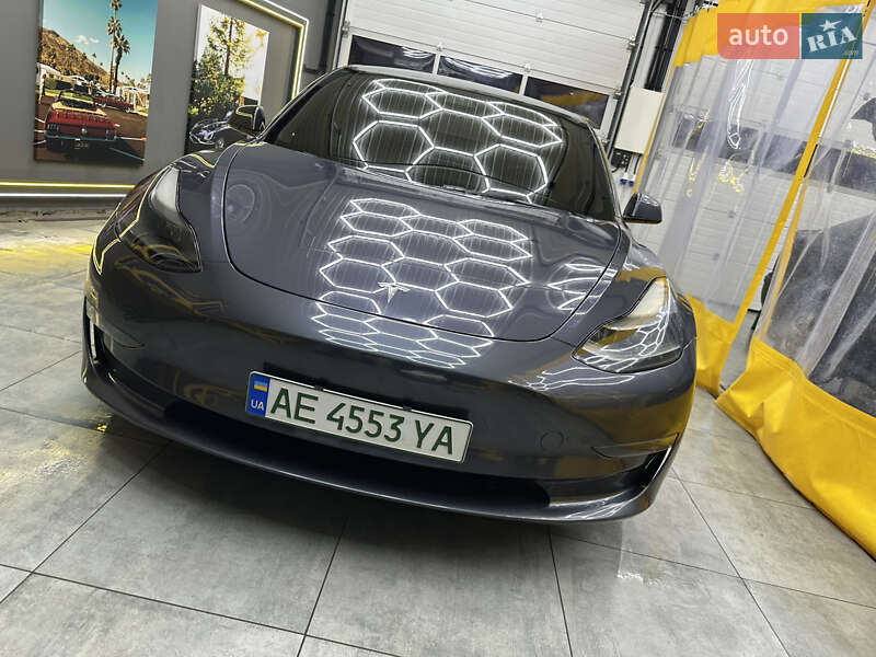 Седан Tesla Model 3 2023 в Днепре