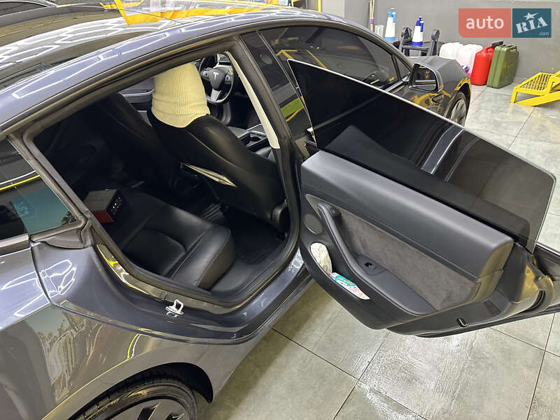 Седан Tesla Model 3 2023 в Днепре